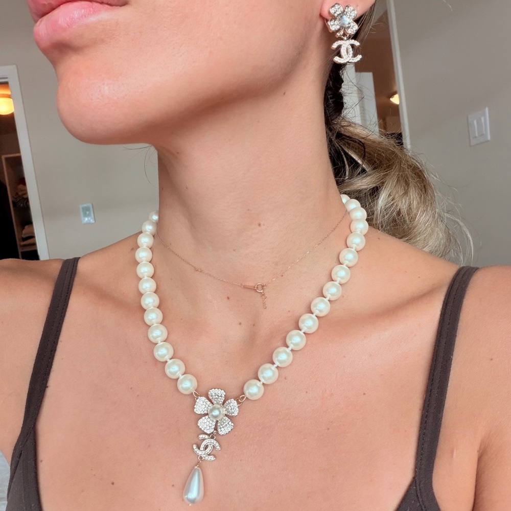 ✨ Chanel Crystal Flower & CC Logo Drop Earrings☘️ - Picture 12 of 12